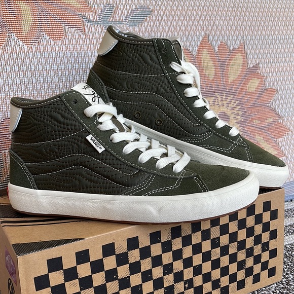 Vans Men’s The Lizzie
Quilted Grape Leaf
VN0A4BX150K
Sneakers - Picture 7 of 16